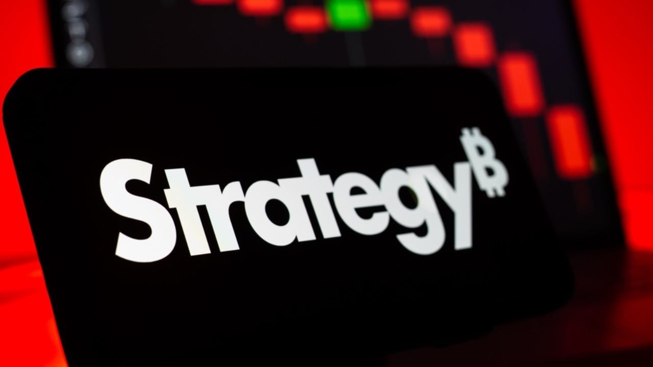 Strategy Completes Third Bitcoin Sale of 2026, Keeps 842,138 BTC – Bitcoin News